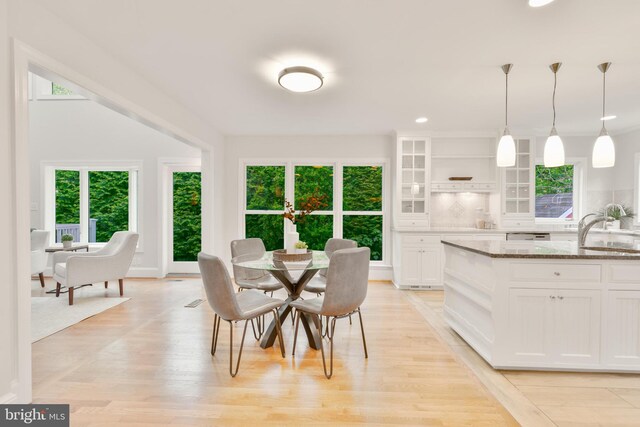 5001 14th St N, Arlington, VA 22205 - dining room featuring light wood-style flooring and recessed lighting