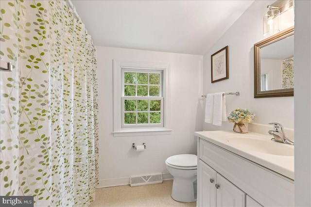 33 Duffield Pl, Princeton, NJ 08540 - full bathroom with vanity, toilet, baseboards, lofted ceiling, and curtained shower