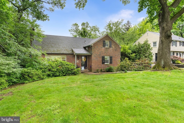 625 Lindley Rd, Glenside, PA 19038 - view of front of home featuring brick siding and a front yard
