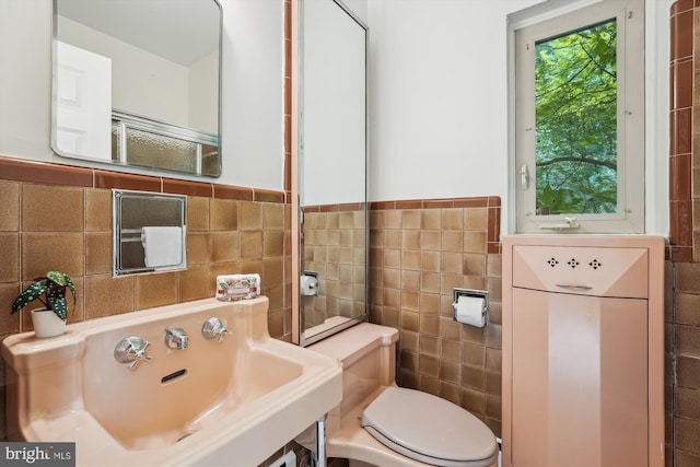 9101 Sligo Creek Pkwy, Silver Spring, MD 20901 - bathroom featuring tile walls and a sink