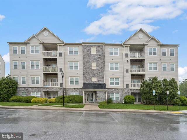 5307 Wyndholme Cir Unit 302, Baltimore, MD 21229 - view of apartment building / complex with uncovered parking