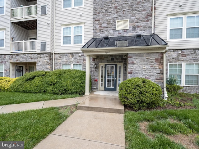 5307 Wyndholme Cir Unit 302, Baltimore, MD 21229 - entrance to property featuring stone siding