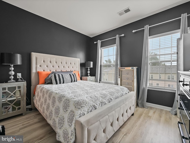 5307 Wyndholme Cir Unit 302, Baltimore, MD 21229 - bedroom with light wood finished floors and baseboards