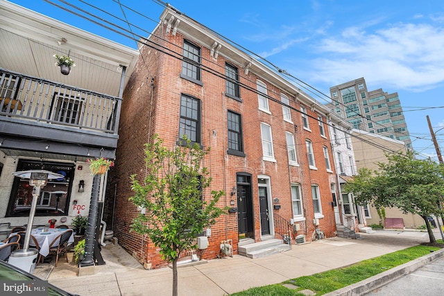 126 Ford St, Conshohocken, PA 19428 - view of building exterior with entry steps
