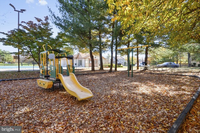14629 Monmouth Dr Unit 10-112, Burtonsville, MD 20866 - view of community play area