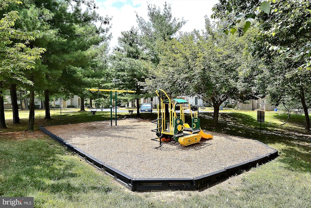 14629 Monmouth Dr Unit 10-112, Burtonsville, MD 20866 - community playground with a yard