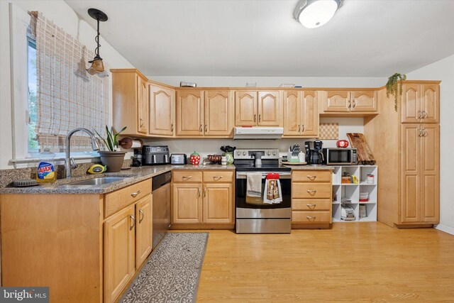 2722 E Riding Dr, Wilmington, DE 19808 - kitchen featuring under cabinet range hood, stainless steel appliances, a sink, light brown cabinetry, and light wood-style flooring