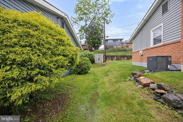 2722 E Riding Dr, Wilmington, DE 19808 - view of yard featuring cooling unit
