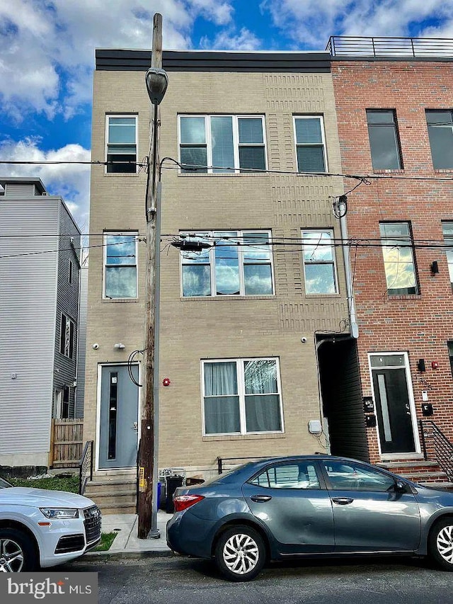 1337 N Franklin St, Philadelphia, PA 19122 - view of front facade featuring entry steps