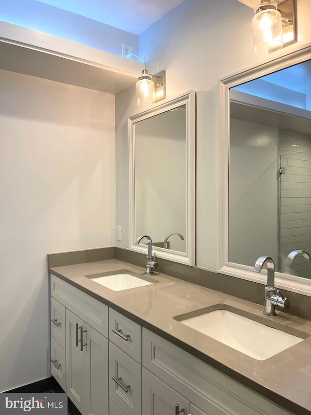 1337 N Franklin St, Philadelphia, PA 19122 - bathroom with double vanity