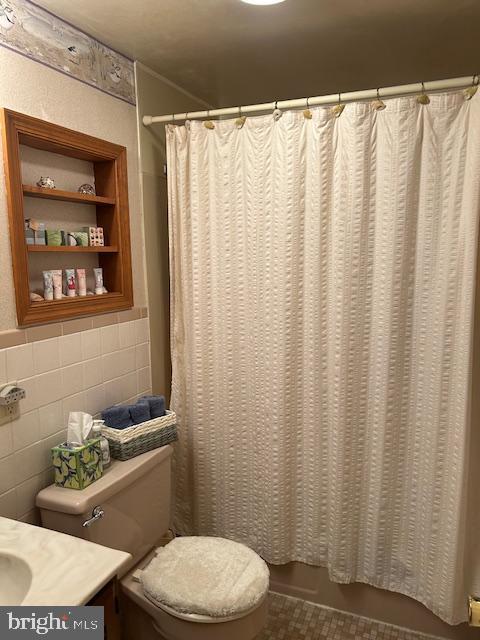 1469 Cathys Ln, North Wales, PA 19454 - bathroom with vanity, tile walls, and shower / tub combo