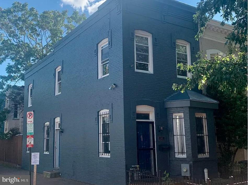 1615 5th St NW, Washington, DC 20001 - view of front of home with brick siding