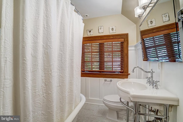 2305 S Inge St S, Arlington, VA 22202 - full bathroom featuring toilet and curtained shower