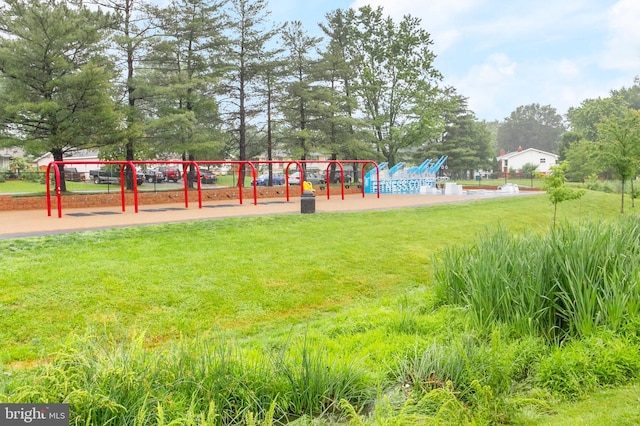 261 E Juniper Ave, Sterling, VA 20164 - community play area with a yard