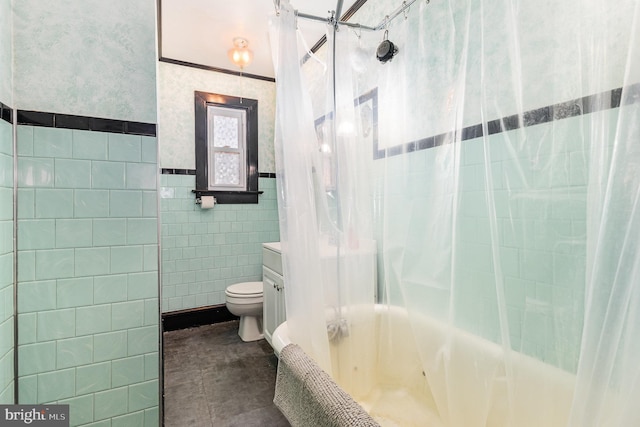1751 Temple Ave, Lancaster, PA 17603 - bathroom with tile walls, toilet, and shower / bath combo