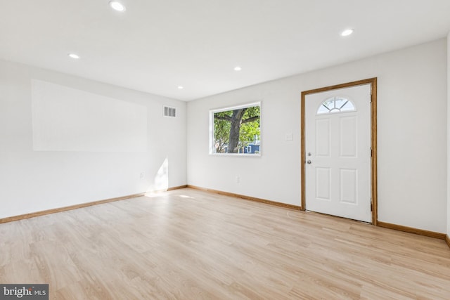 135 Polk Dr, Manassas Park, VA 20111 - foyer with light wood-style floors, recessed lighting, and baseboards