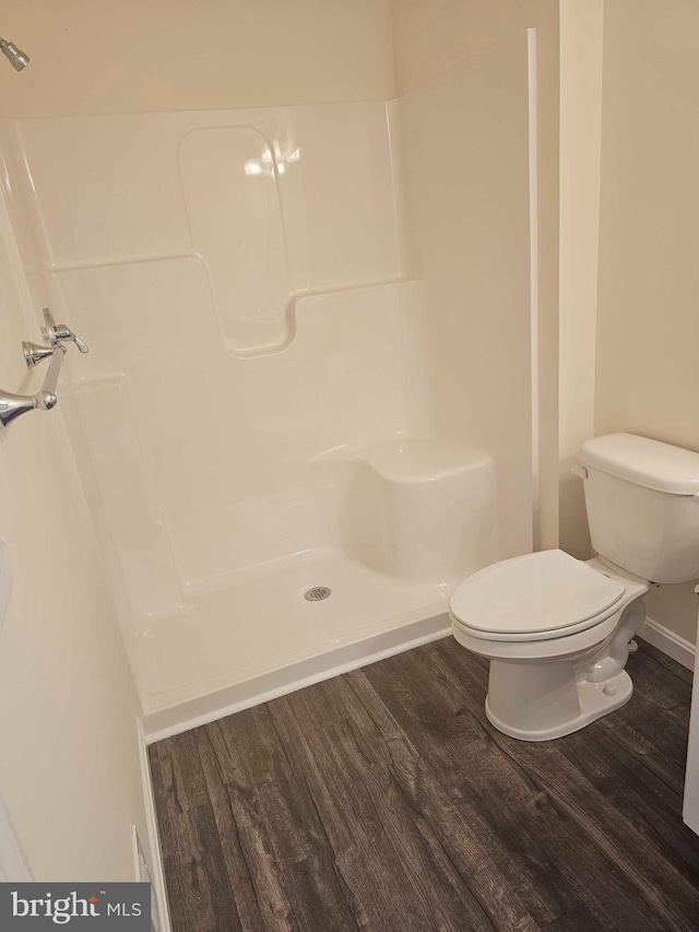 239 Rojan Rd Unit 113, Dover, DE 19901 - full bath featuring wood finished floors, a shower, and toilet