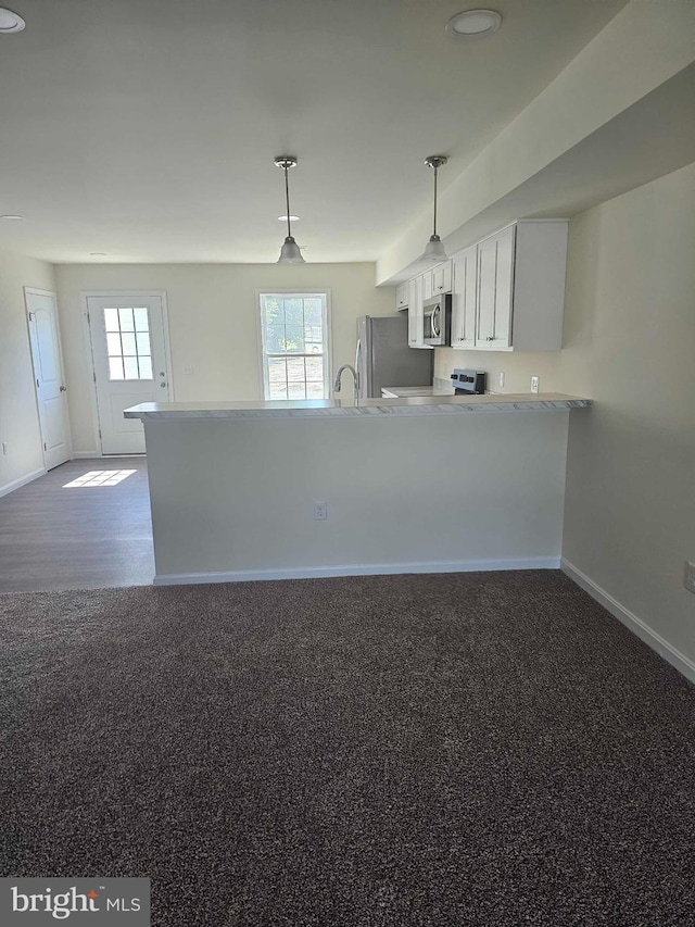 239 Rojan Rd Unit 113, Dover, DE 19901 - kitchen with baseboards, appliances with stainless steel finishes, light countertops, and decorative light fixtures