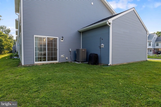 12 Parkview Dr, Carlisle, PA 17013 - rear view of house with a lawn