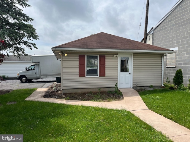 209 S Cherry St, Myerstown, PA 17067 - bungalow-style home featuring a front yard and a shingled roof