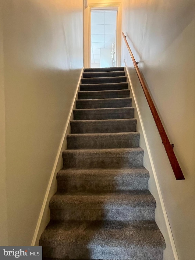 209 S Cherry St, Myerstown, PA 17067 - view of staircase