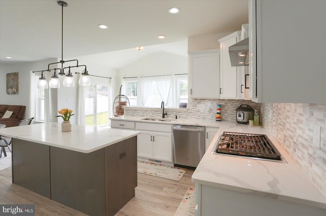 6300 Neha Dr Unit 32, Mechanicsburg, PA 17050 - kitchen with appliances with stainless steel finishes, a sink, decorative backsplash, light wood-style floors, and recessed lighting