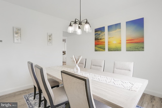 6300 Neha Dr Unit 32, Mechanicsburg, PA 17050 - dining room featuring light wood-type flooring, a chandelier, and baseboards
