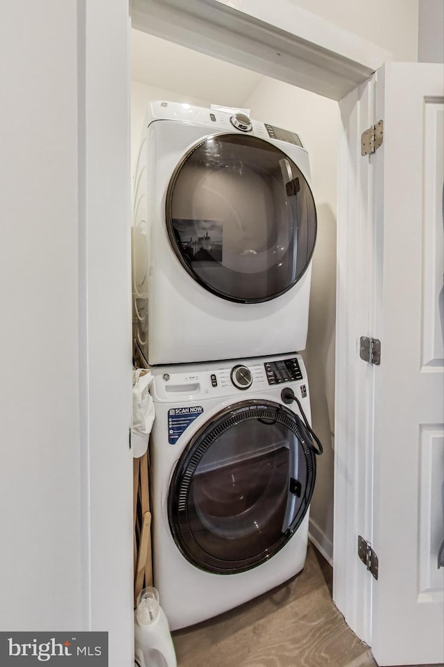 2509 River Terrace Rd, Hyattsville, MD 20782 - laundry room featuring stacked washer / dryer