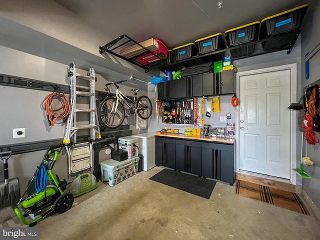 2509 River Terrace Rd, Hyattsville, MD 20782 - garage with a workshop area
