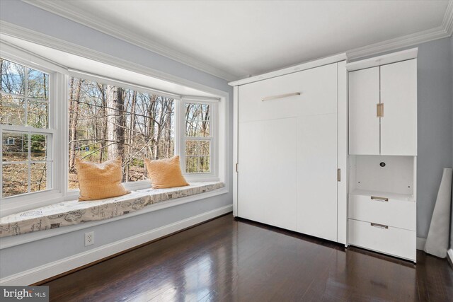 1426 Highwood Dr, Mclean, VA 22101 - bedroom featuring multiple windows, crown molding, dark wood-style flooring, a closet, and baseboards