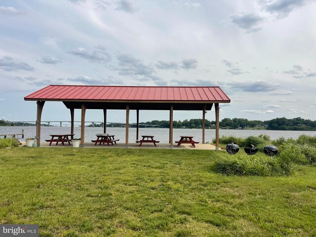 1534 Circle Dr, Annapolis, MD 21409 - surrounding community featuring a lawn and a water view