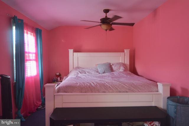 7 Caldwell Ave, Marlton, NJ 08053 - bedroom with vaulted ceiling and a ceiling fan
