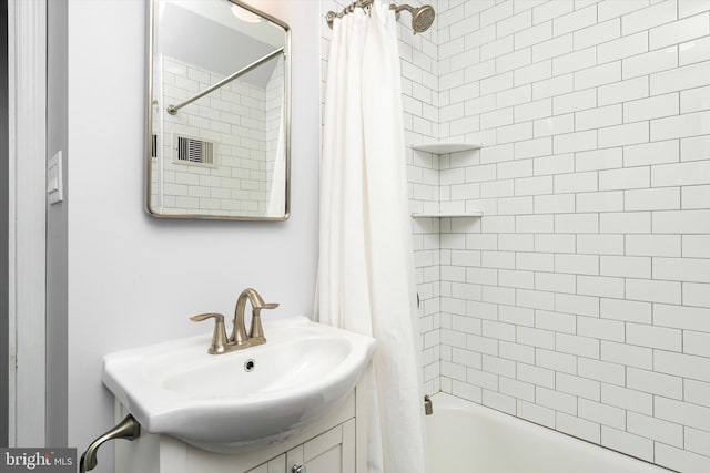 429 Greenway Ave, Ewing, NJ 08618 - full bath featuring shower / bath combo and vanity
