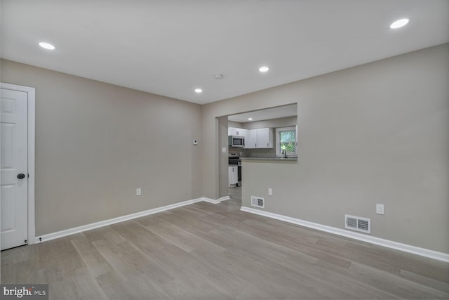 5010 54th Ave, Hyattsville, MD 20781 - spare room with light wood-style floors, recessed lighting, and baseboards