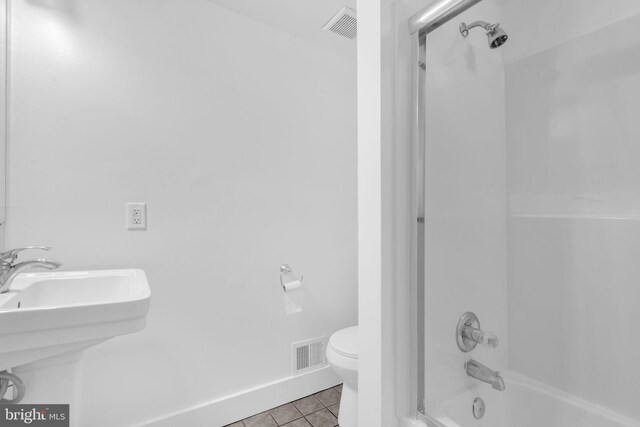 109 E Clement St, Baltimore, MD 21230 - full bath with bathing tub / shower combination and tile patterned flooring