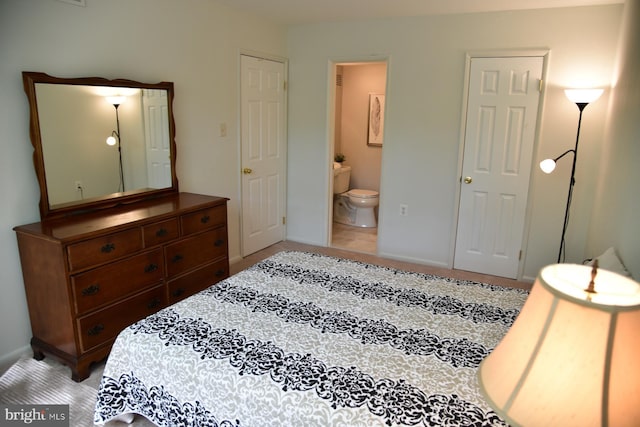 4360 Ivymount Ct Unit 32, Annandale, VA 22003 - bedroom featuring connected bathroom and baseboards