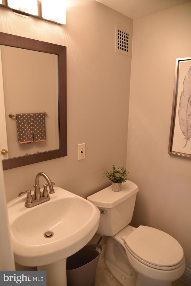 4360 Ivymount Ct Unit 32, Annandale, VA 22003 - bathroom with toilet and a sink