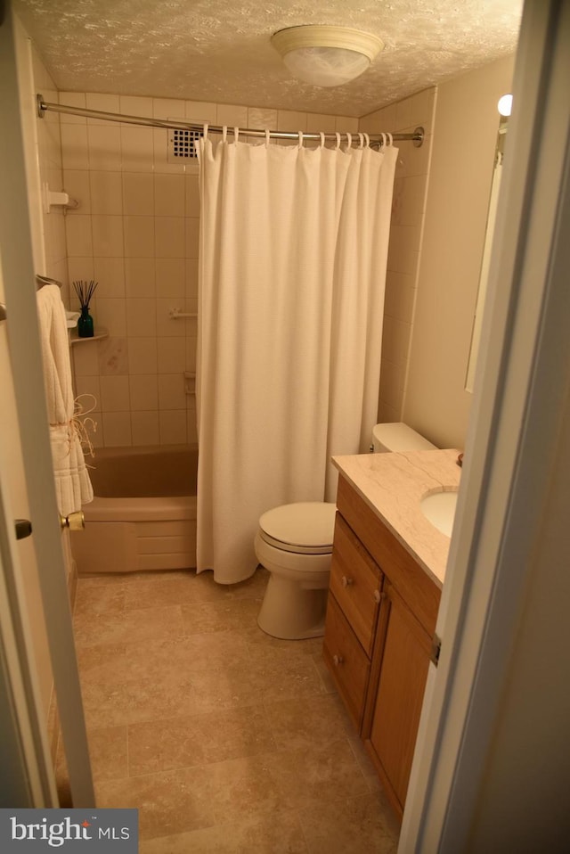 4360 Ivymount Ct Unit 32, Annandale, VA 22003 - bathroom featuring a textured ceiling, vanity, shower / tub combo, and toilet