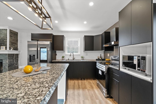 4 Hawkesbury Ct, Newark, DE 19702 - kitchen featuring appliances with stainless steel finishes, a sink, light wood-style flooring, modern cabinets, and recessed lighting