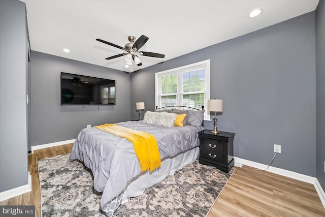 4 Hawkesbury Ct, Newark, DE 19702 - bedroom featuring wood finished floors, baseboards, recessed lighting, and a ceiling fan