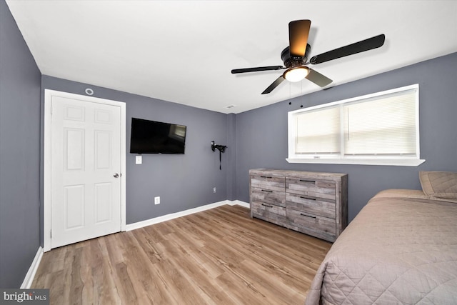 4 Hawkesbury Ct, Newark, DE 19702 - bedroom featuring light wood-type flooring, baseboards, and a ceiling fan