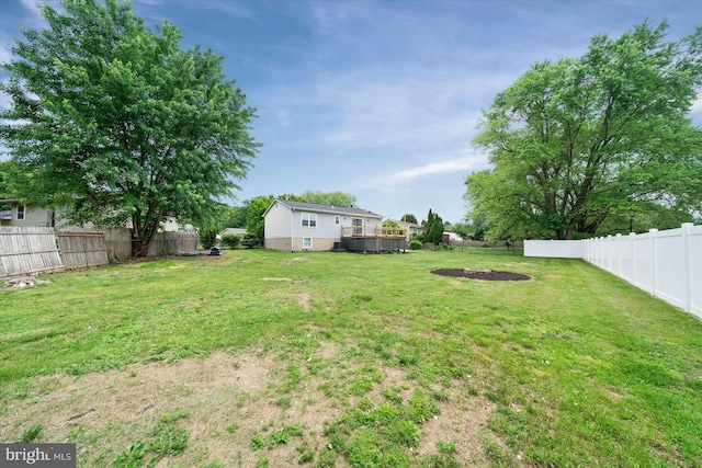 4 Hawkesbury Ct, Newark, DE 19702 - view of yard featuring a deck