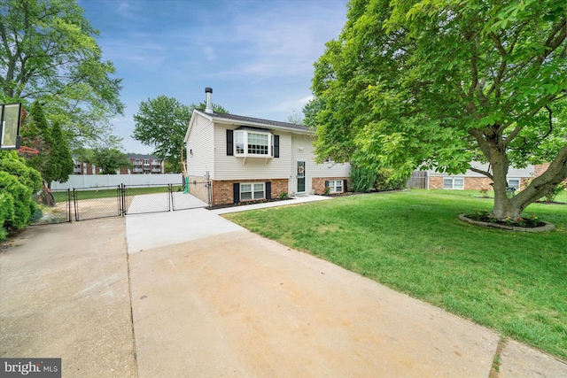 4 Hawkesbury Ct, Newark, DE 19702 - raised ranch with a gate and brick siding