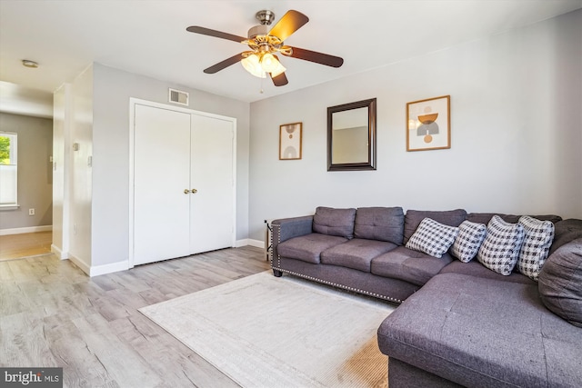2557 Peter Jefferson Ln, Herndon, VA 20171 - living area featuring light wood-style flooring, baseboards, and ceiling fan