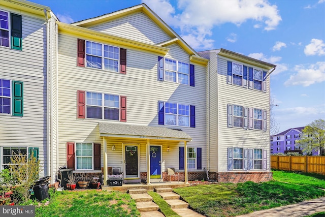 2557 Peter Jefferson Ln, Herndon, VA 20171 - multi unit property featuring a porch