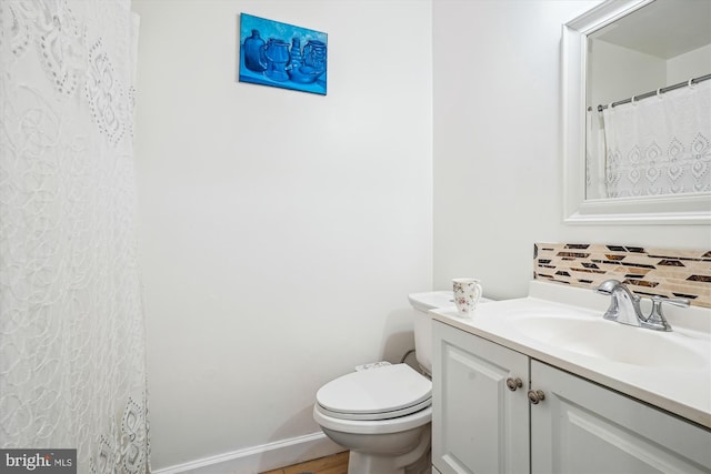 2557 Peter Jefferson Ln, Herndon, VA 20171 - bathroom featuring vanity, toilet, and tasteful backsplash