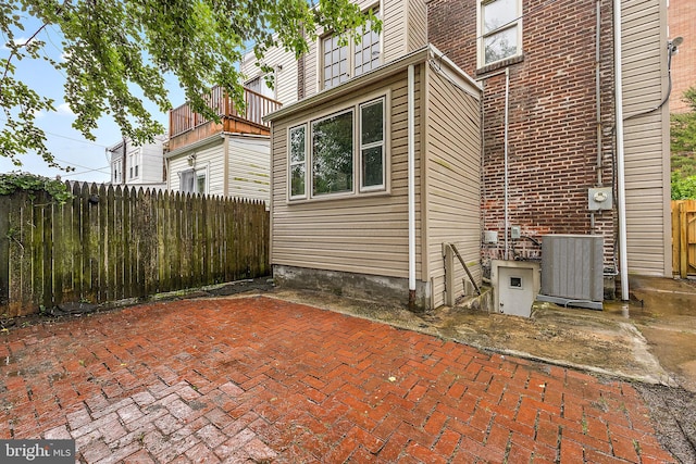 907 W Twenty Fifth St, Wilmington, DE 19802 - view of patio with central AC unit