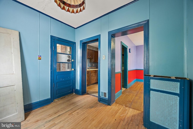 907 W Twenty Fifth St, Wilmington, DE 19802 - entrance foyer with hardwood / wood-style floors and baseboards