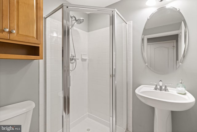 504 Hollingsworth Ter, Herndon, VA 20170 - full bath featuring toilet and a stall shower