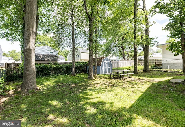 1088 Locust Dr, Pasadena, MD 21122 - view of yard